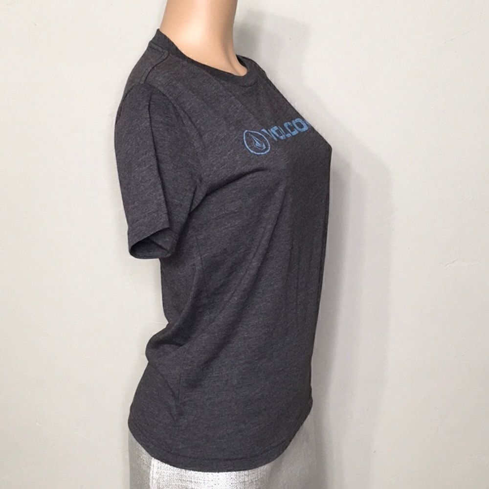 New Volcom gray T-shirt. - Picture 2 of 6